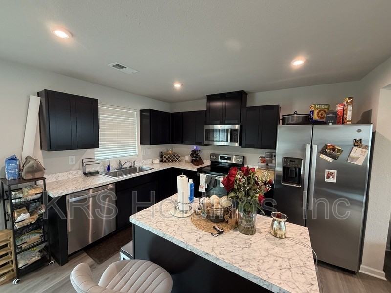 115 C St - Photo 3 of 15