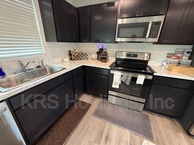 115 C St - Photo 4 of 15