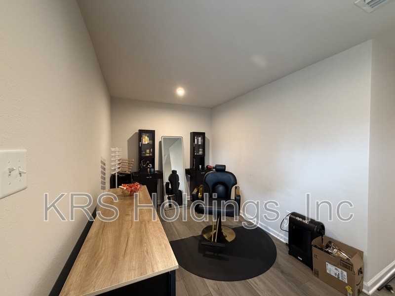 115 C St - Photo 6 of 15