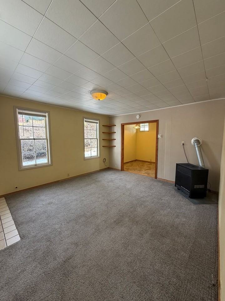 1925 Siskiyou St - Photo 2 of 14