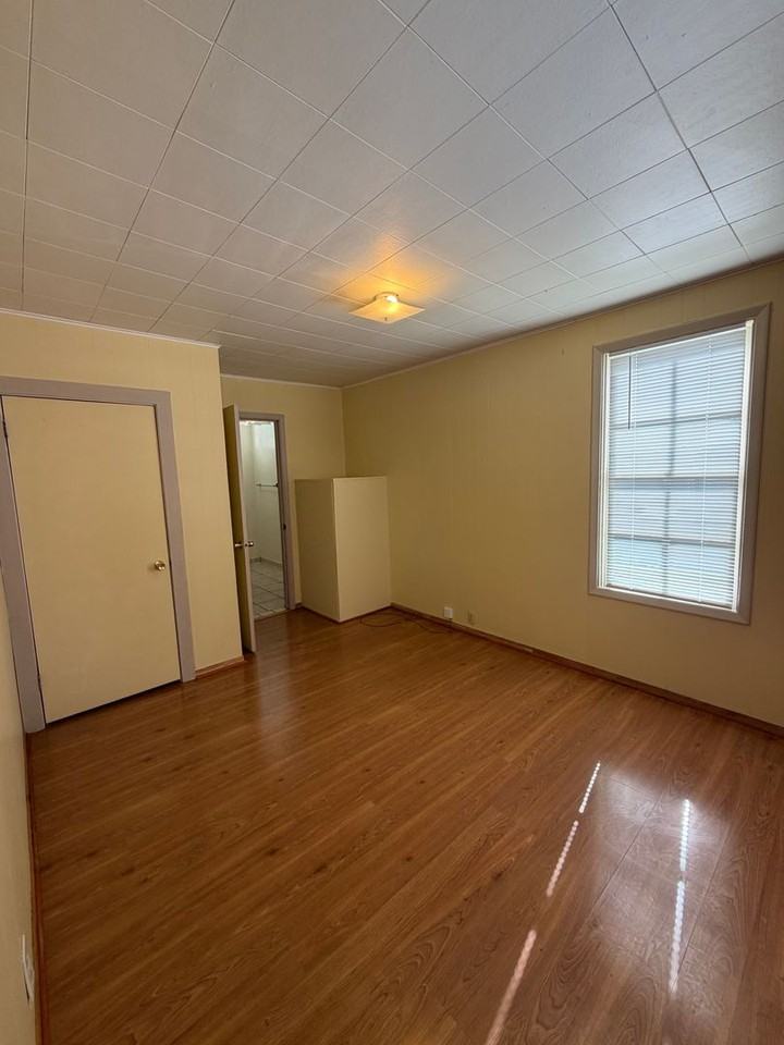 1925 Siskiyou St - Photo 7 of 14