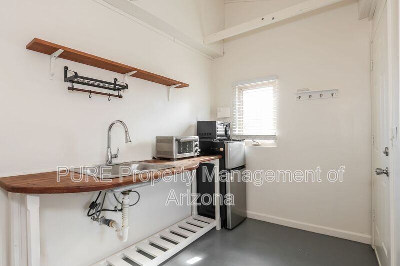 2925 N 15th Dr - Photo 4 of 13