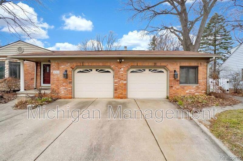 1311 Ottawa Dr - Photo 2 of 37