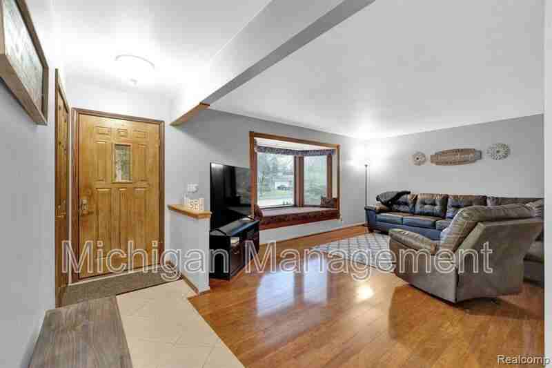 1311 Ottawa Dr - Photo 4 of 37