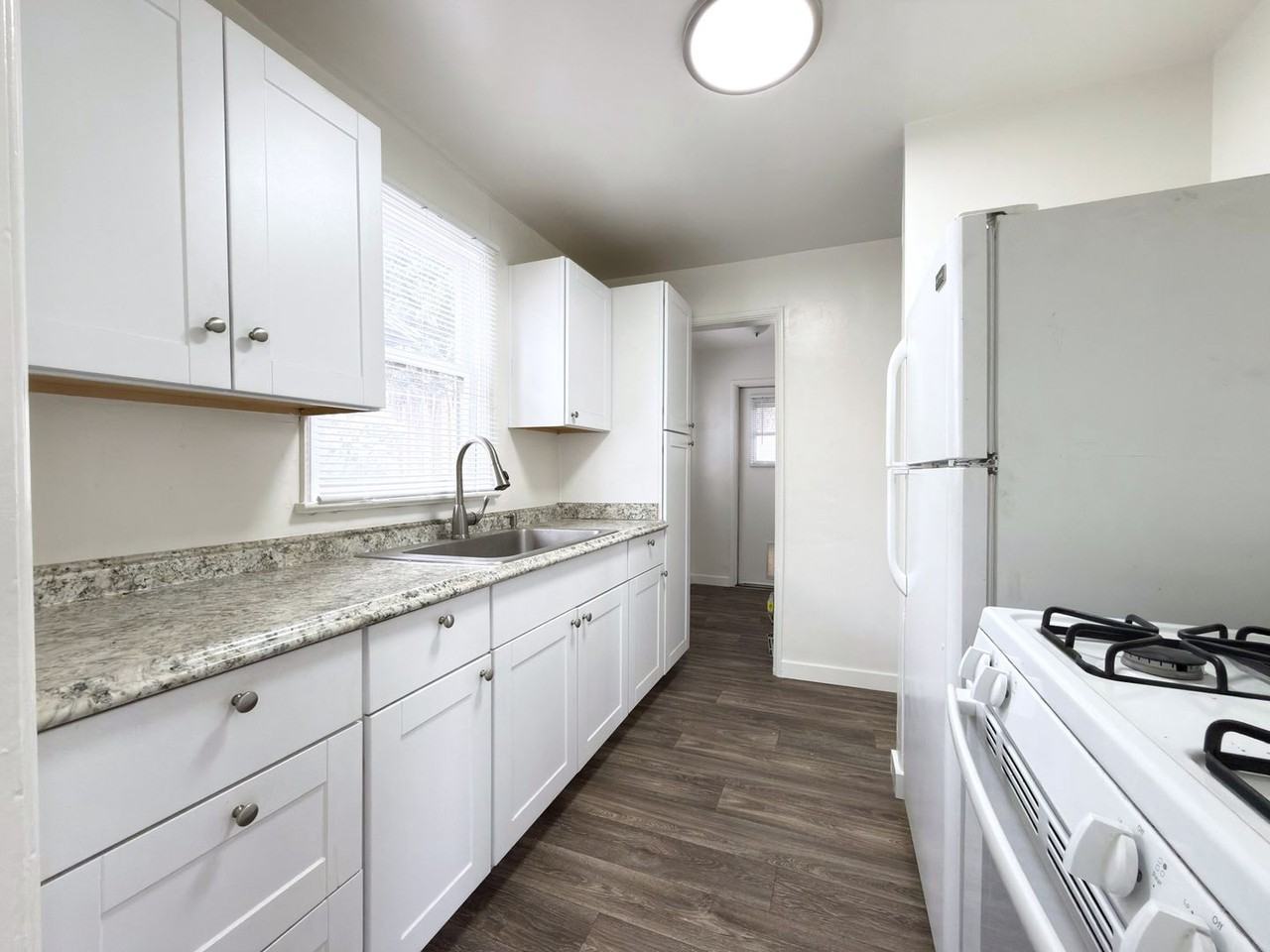 318 Washington St - Photo 5 of 13