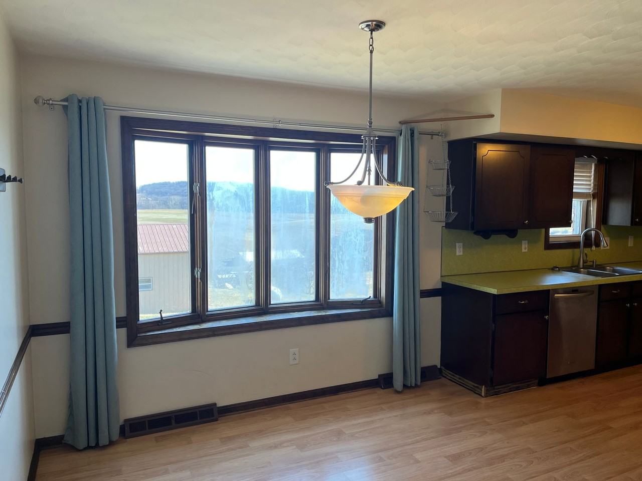 1162 Bucktail Ln - Photo 4 of 50