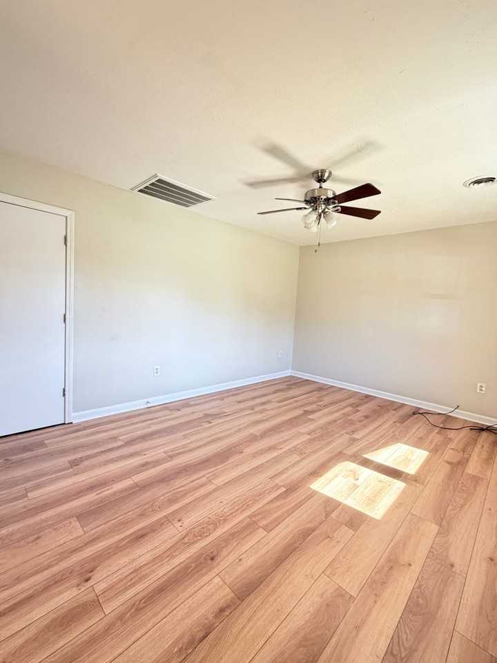 22 Tipperary Dr - Photo 3 of 12