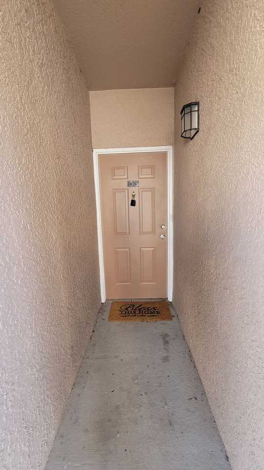 17975 Villa Creek Dr - Photo 2 of 40