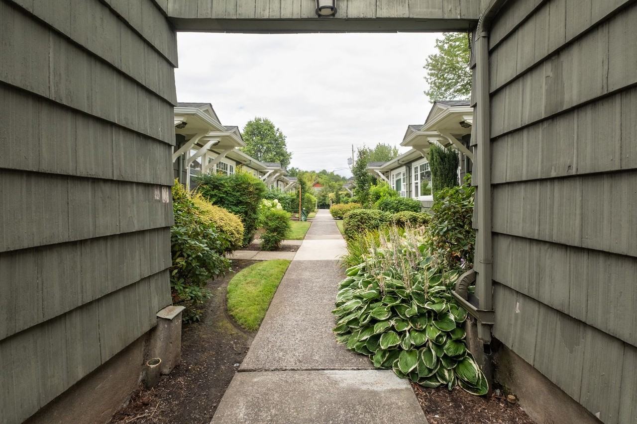 HOLLADAY COURT APARTMENTS (CZOP08) - Photo 6 of 22