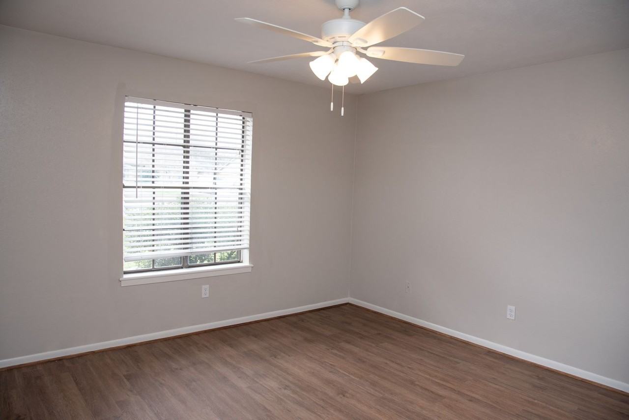 814 San Saba Dr - Photo 4 of 11