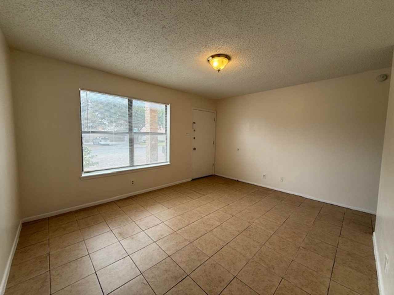 110 Merlin Rd - Photo 5 of 19