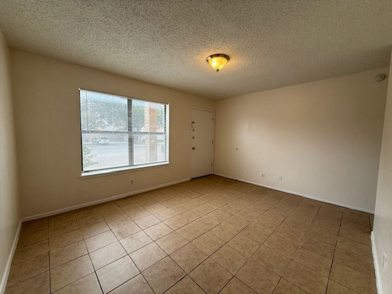 110 Merlin Rd - Photo 6 of 19