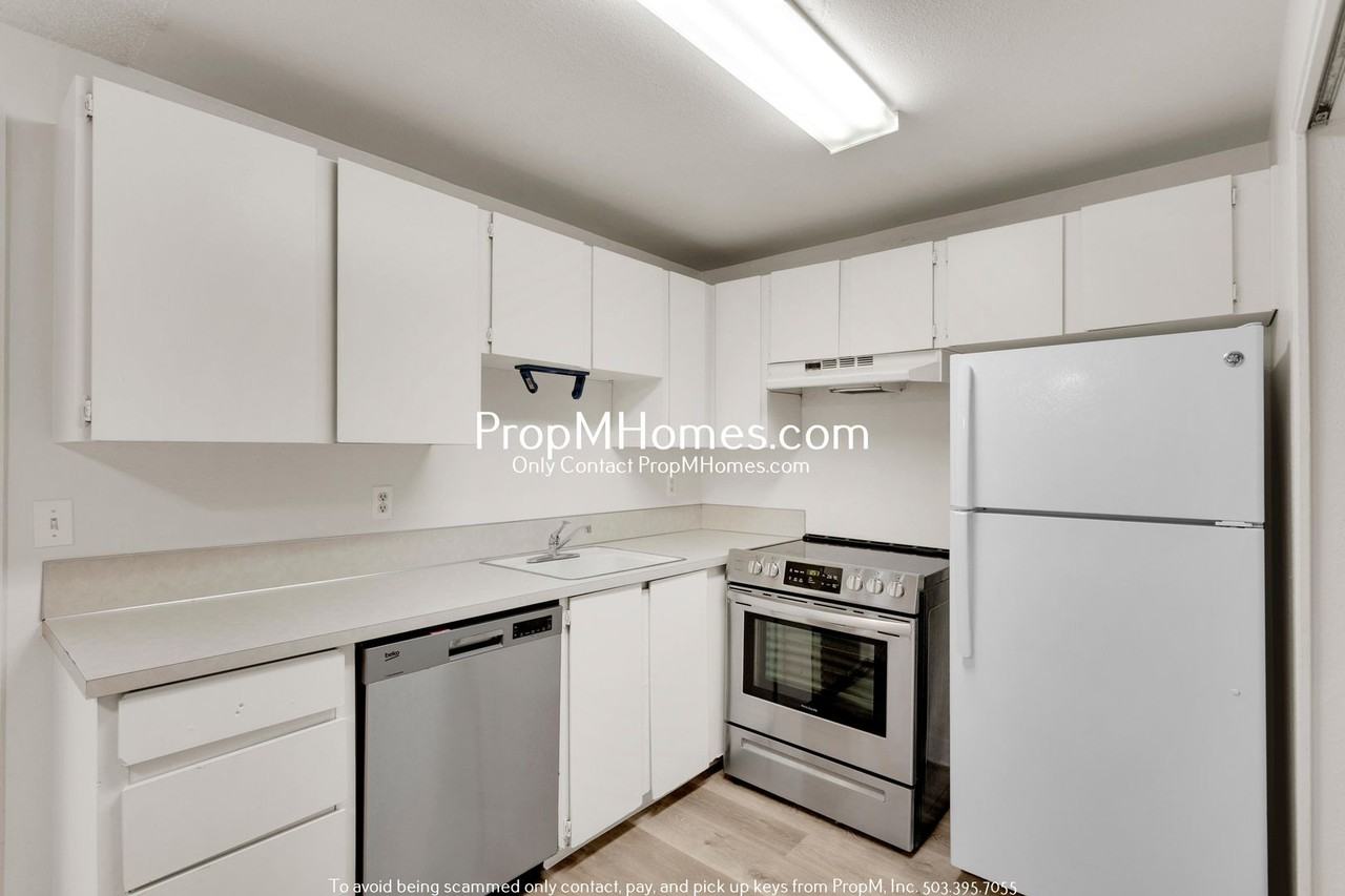 1042 Ne 81st Ave - Photo 6 of 18