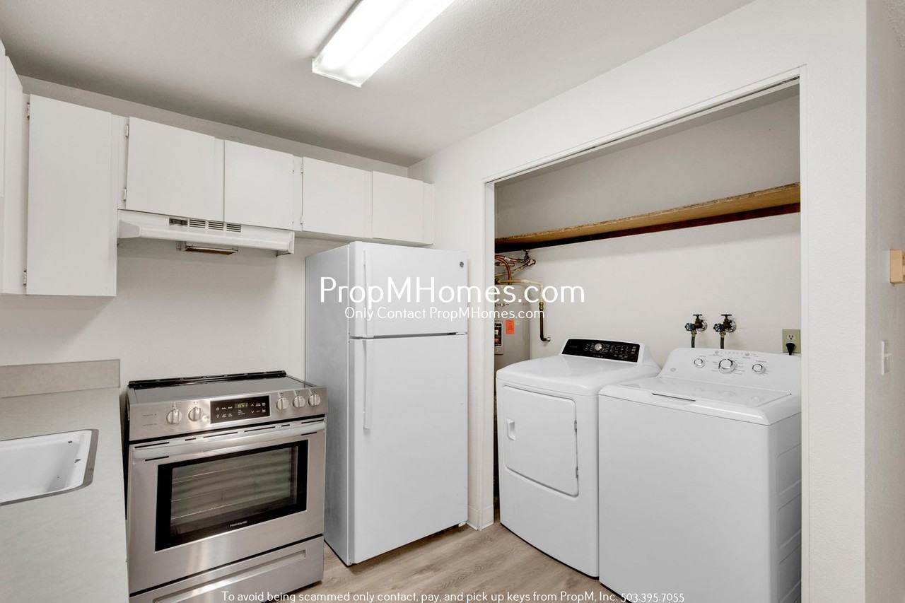 1042 Ne 81st Ave - Photo 7 of 18