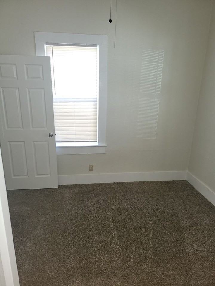 501 13th St - Photo 3 of 13