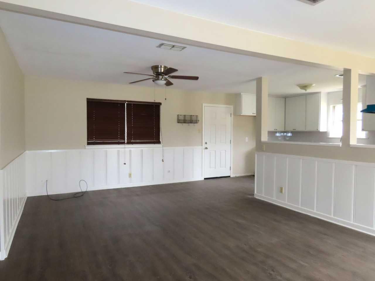 2417 Oak Crest Dr - Photo 4 of 23