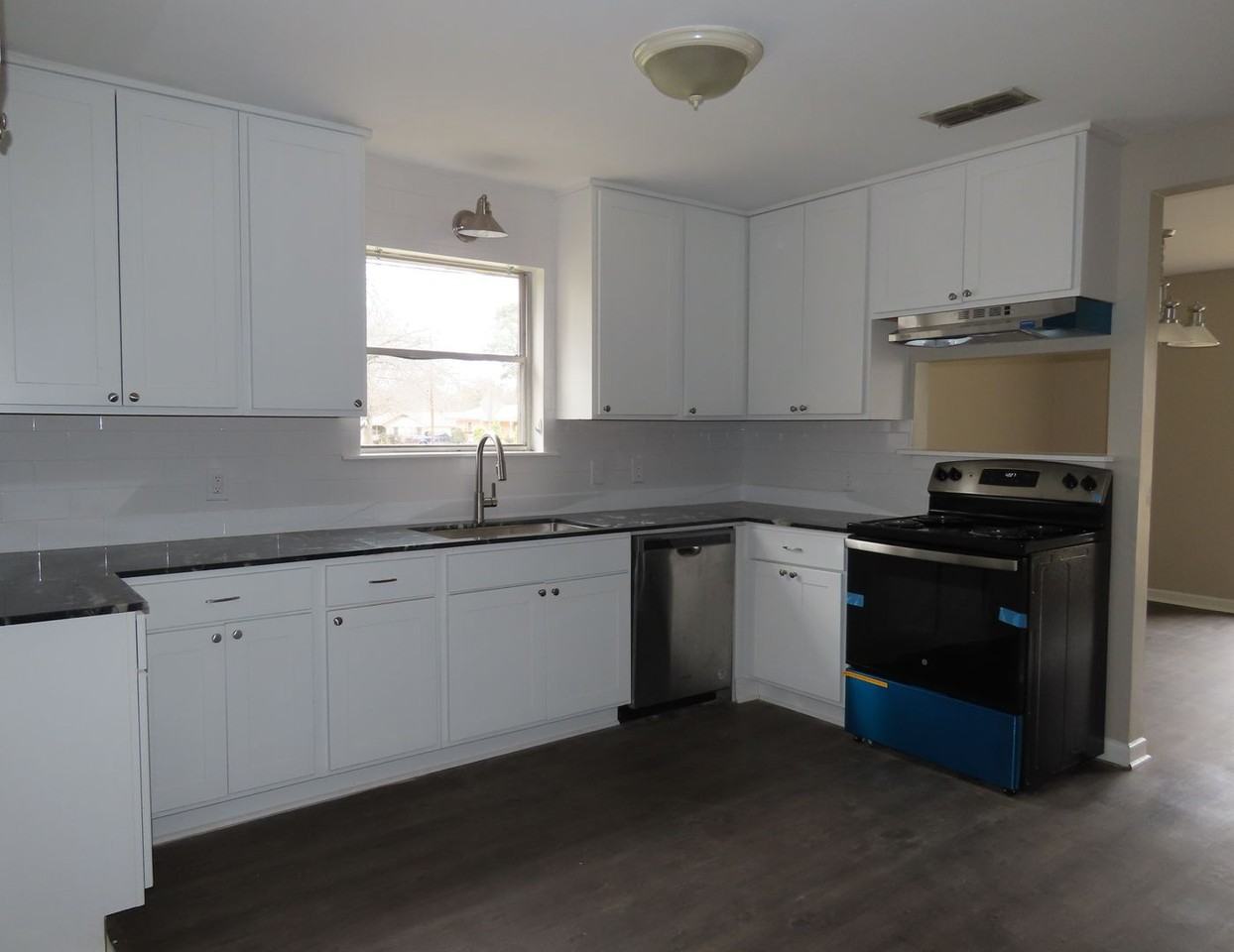 2417 Oak Crest Dr - Photo 7 of 23