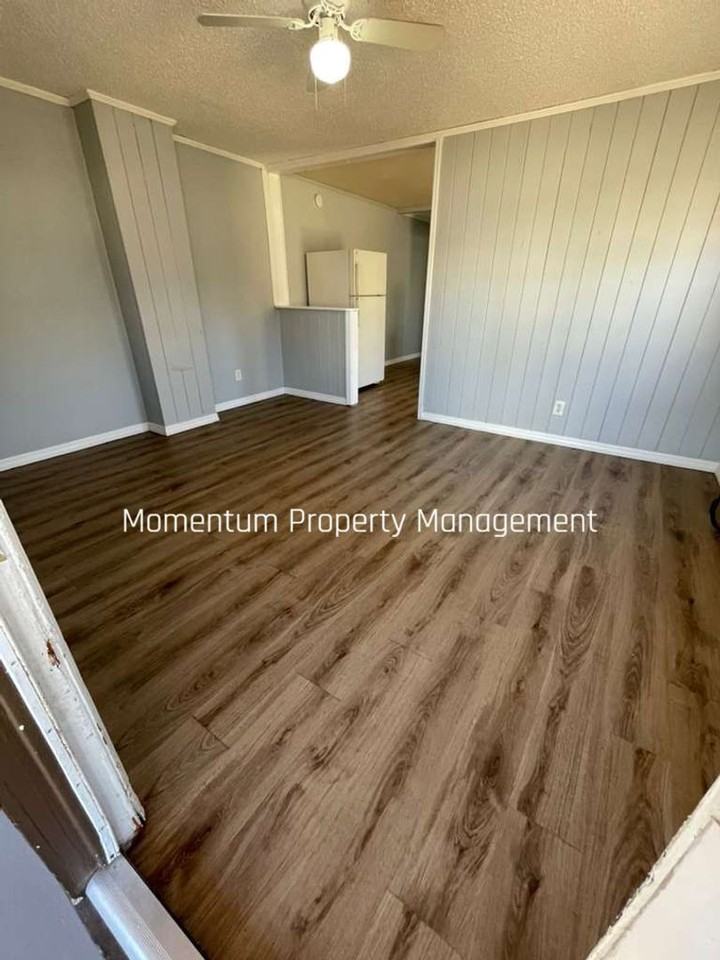 207 Ne 2nd St - Photo 2 of 13