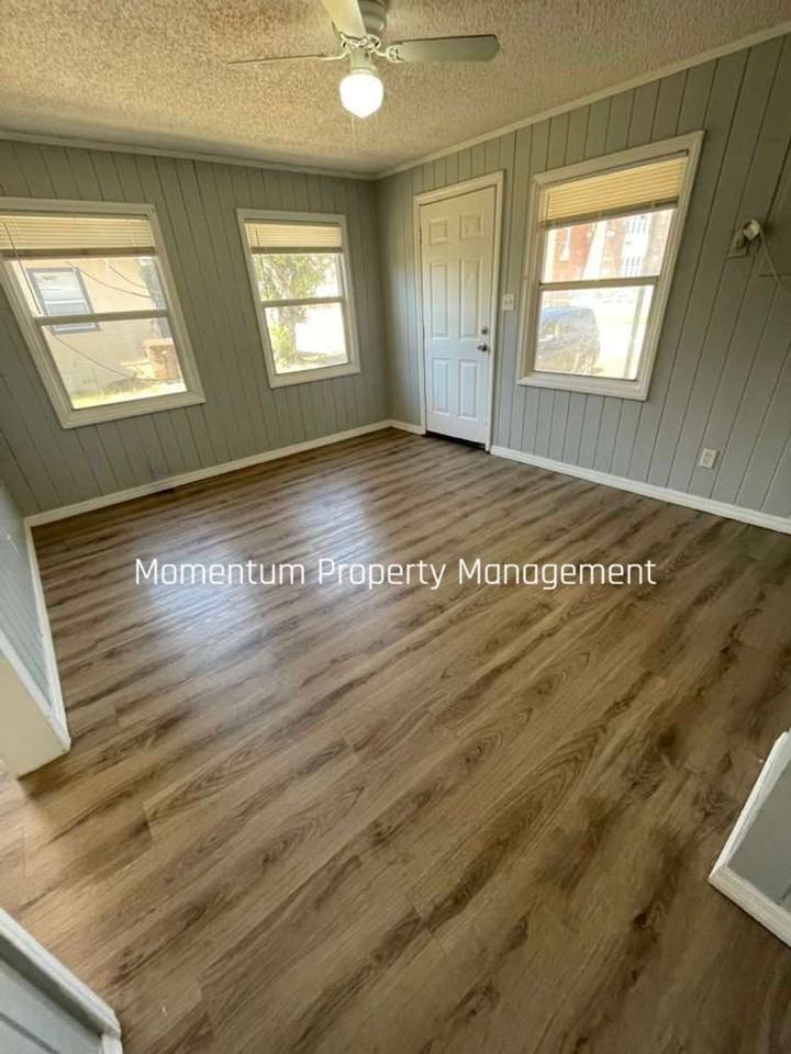 207 Ne 2nd St - Photo 3 of 13