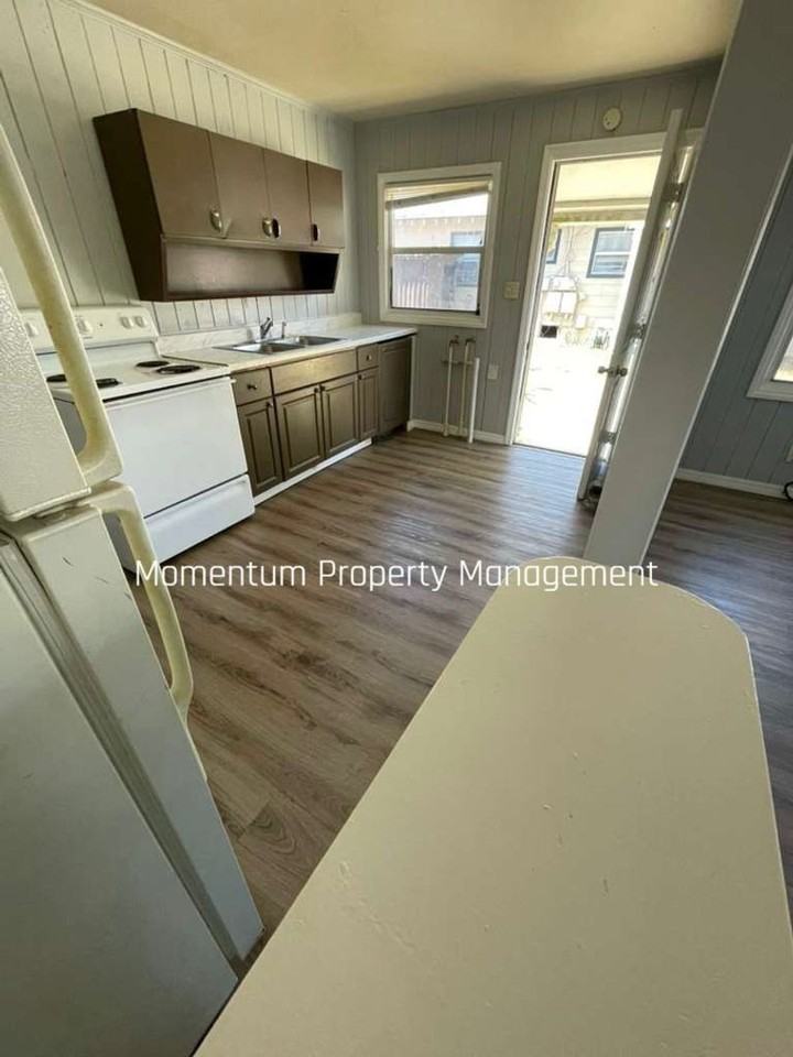 207 Ne 2nd St - Photo 4 of 13