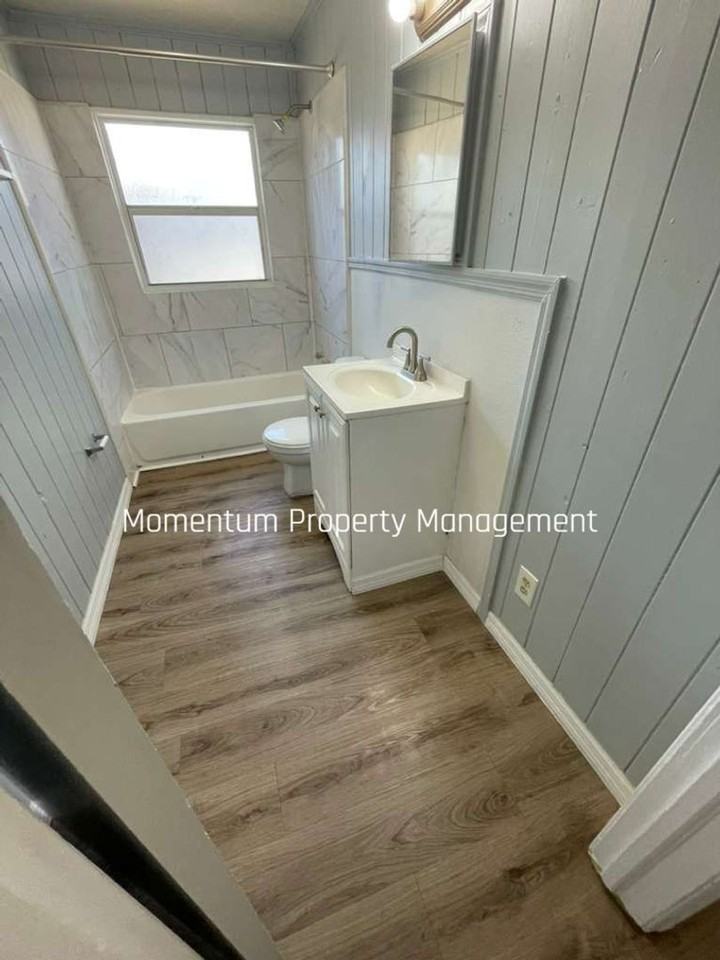 207 Ne 2nd St - Photo 6 of 13