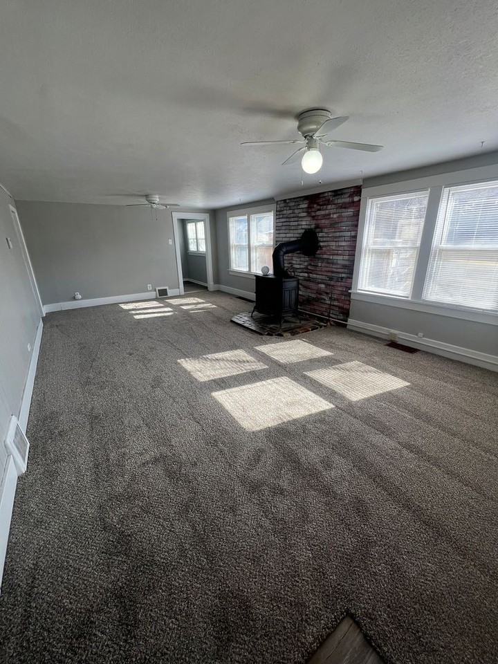 354 N 7th Ave - Photo 2 of 9