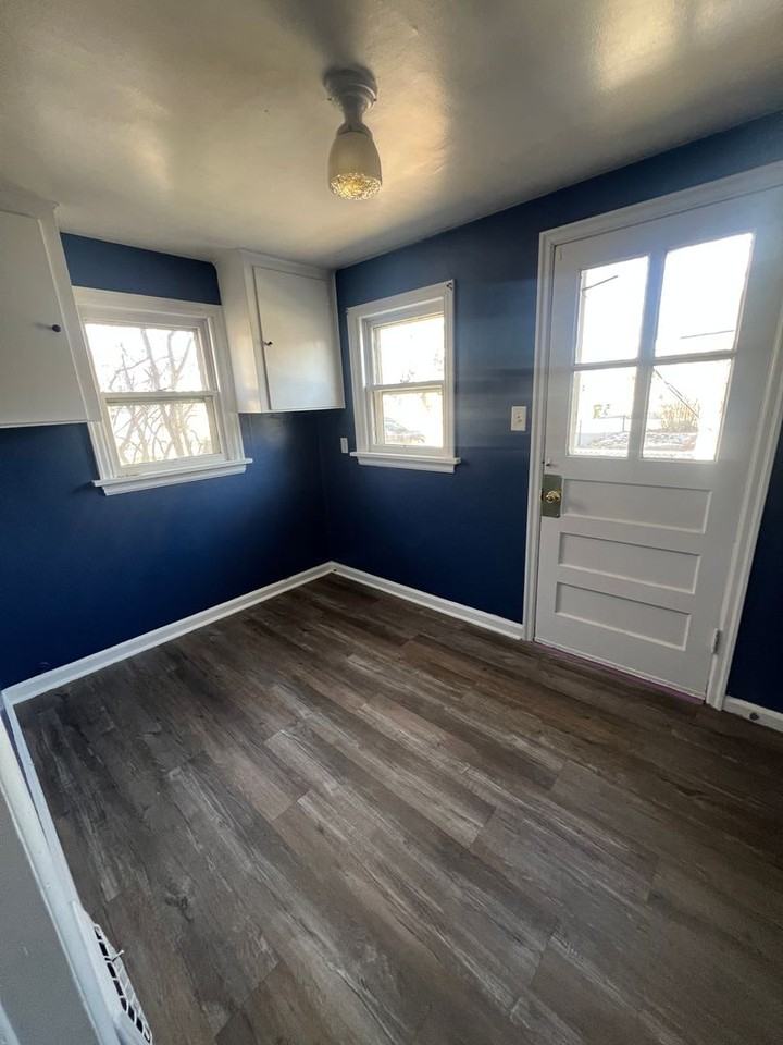 354 N 7th Ave - Photo 3 of 9