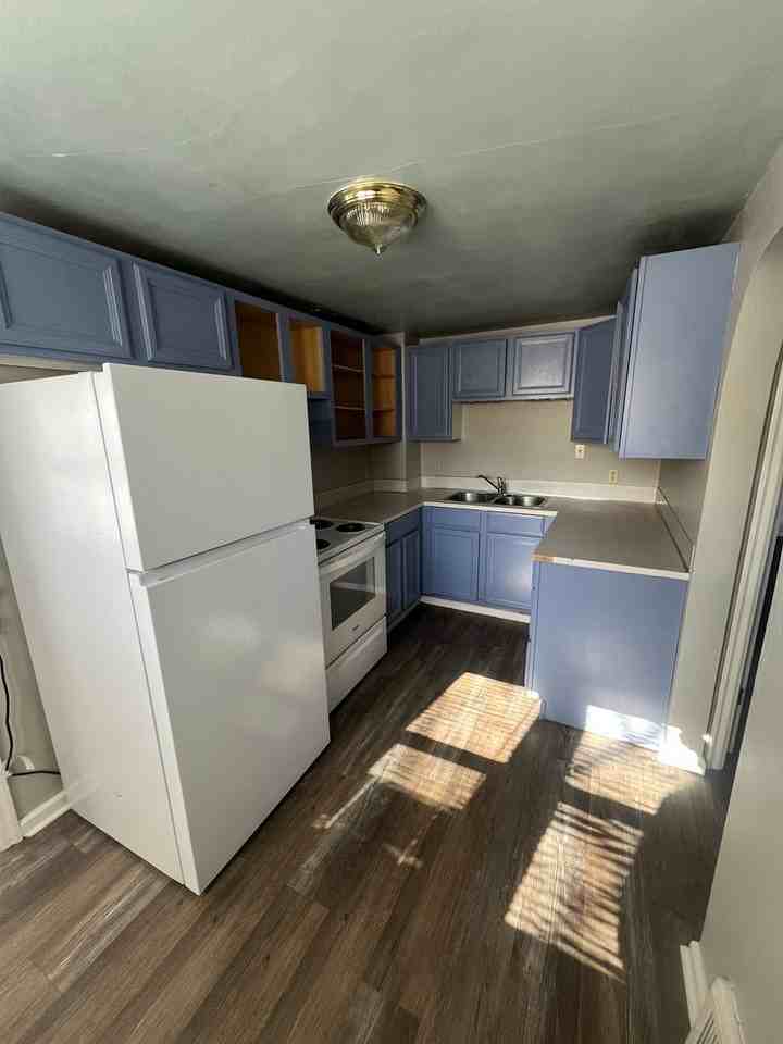 354 N 7th Ave - Photo 6 of 9