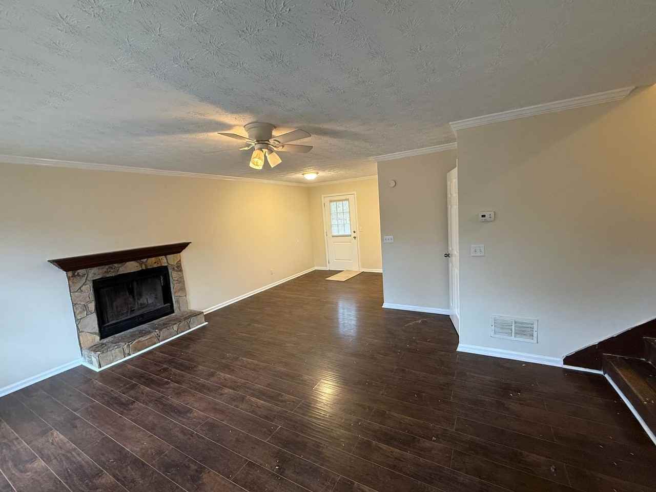 200 Beverly Park Ct - Photo 2 of 9