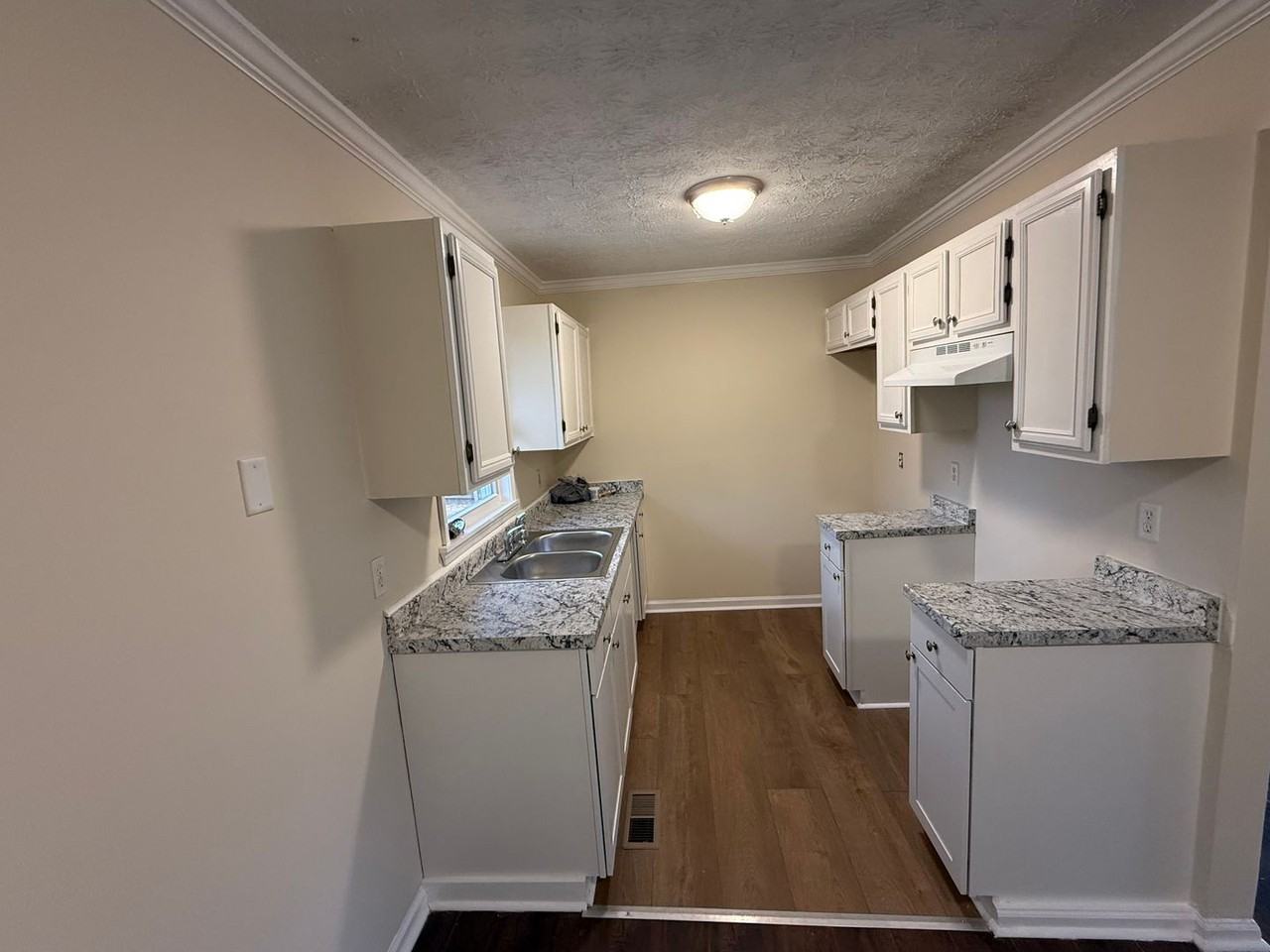 200 Beverly Park Ct - Photo 3 of 9