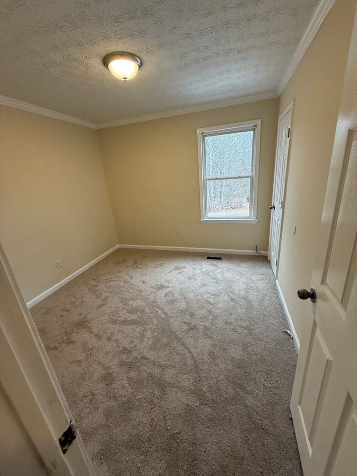 200 Beverly Park Ct - Photo 5 of 9