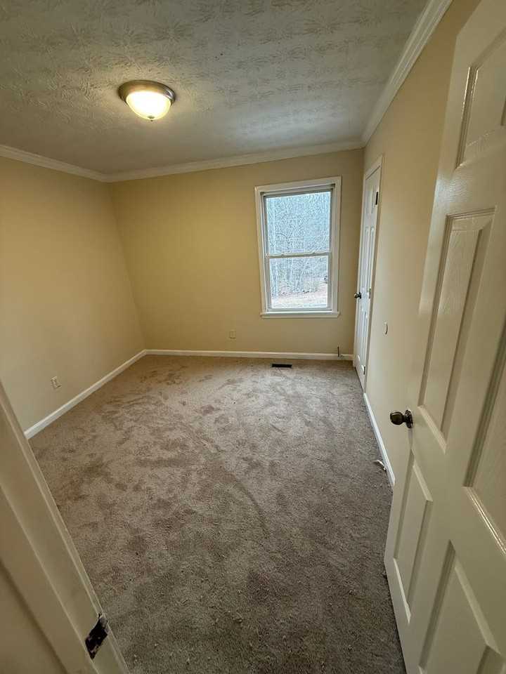 200 Beverly Park Ct - Photo 7 of 9