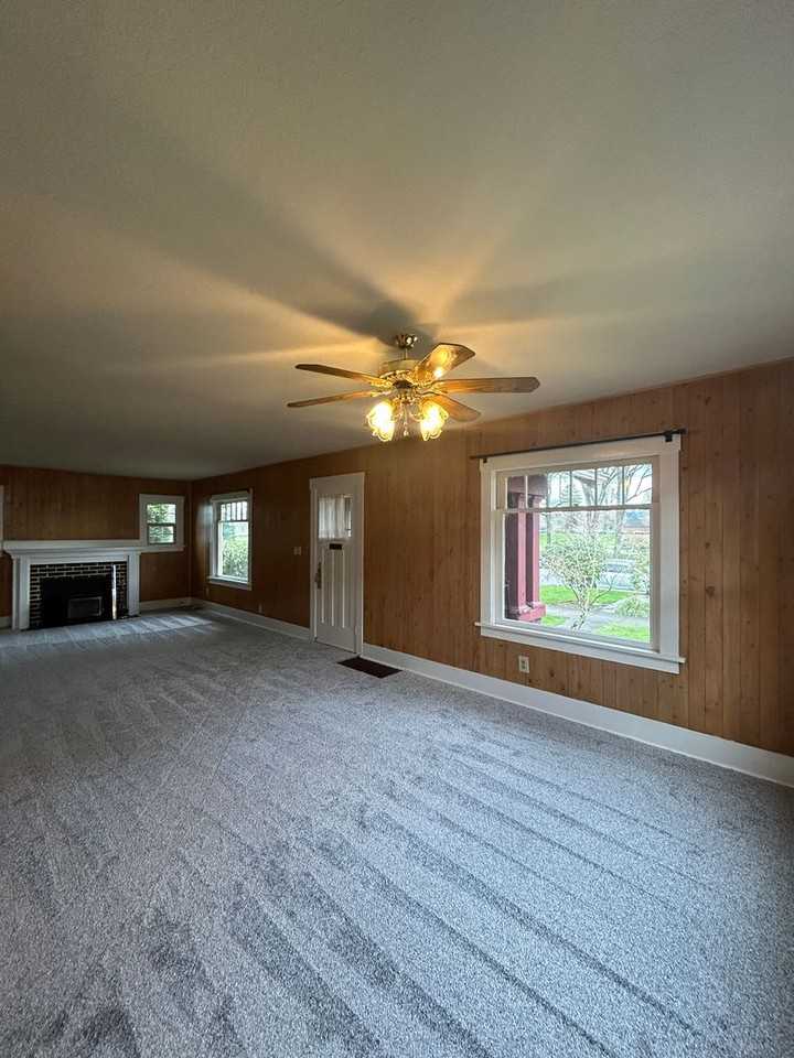 1827 Nichols Blvd - Photo 3 of 34