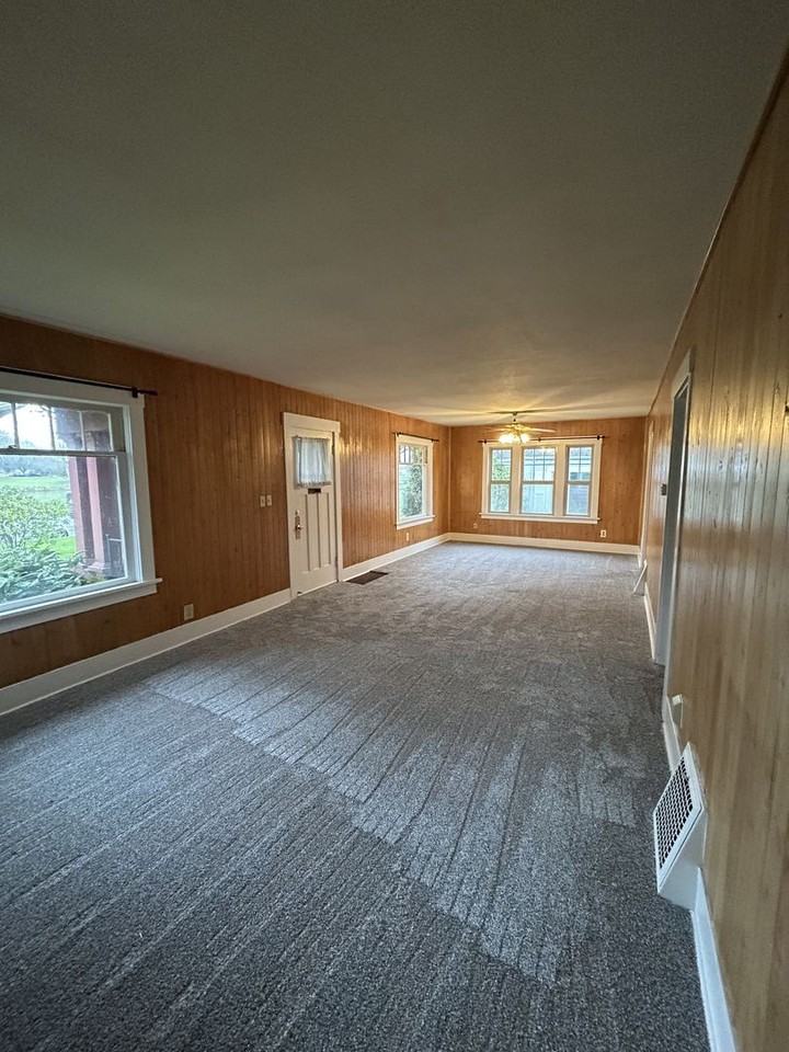 1827 Nichols Blvd - Photo 5 of 34