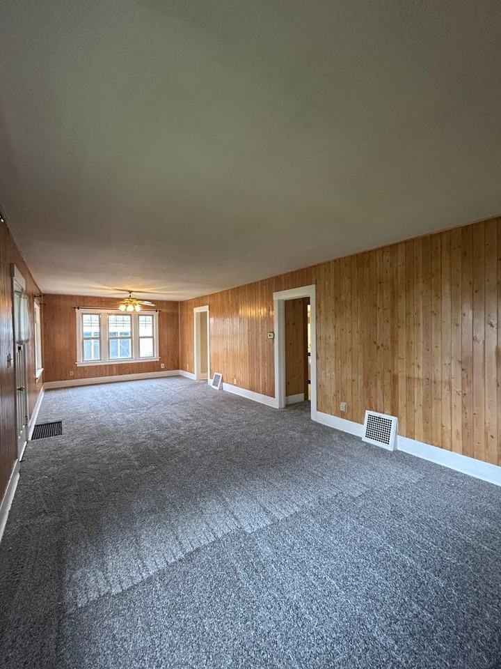 1827 Nichols Blvd - Photo 6 of 34