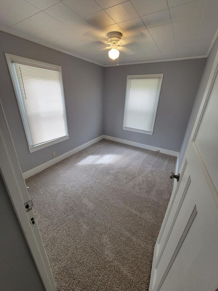 1104 W Webb Ave - Photo 4 of 18