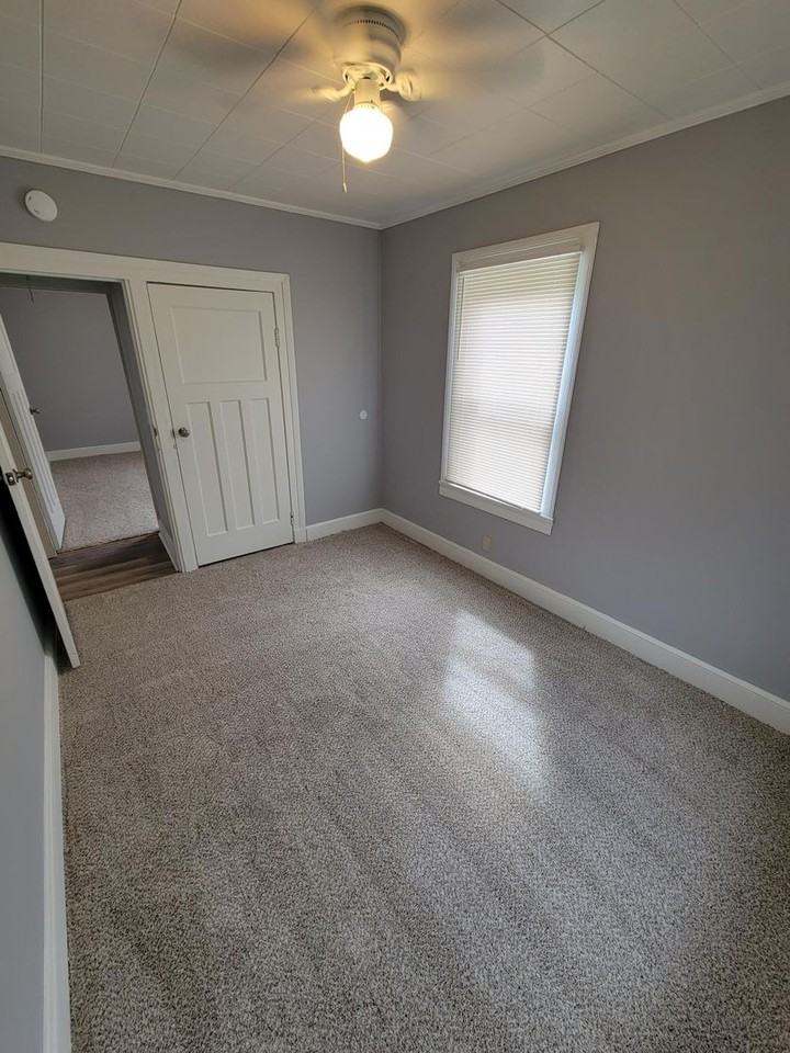 1104 W Webb Ave - Photo 5 of 18