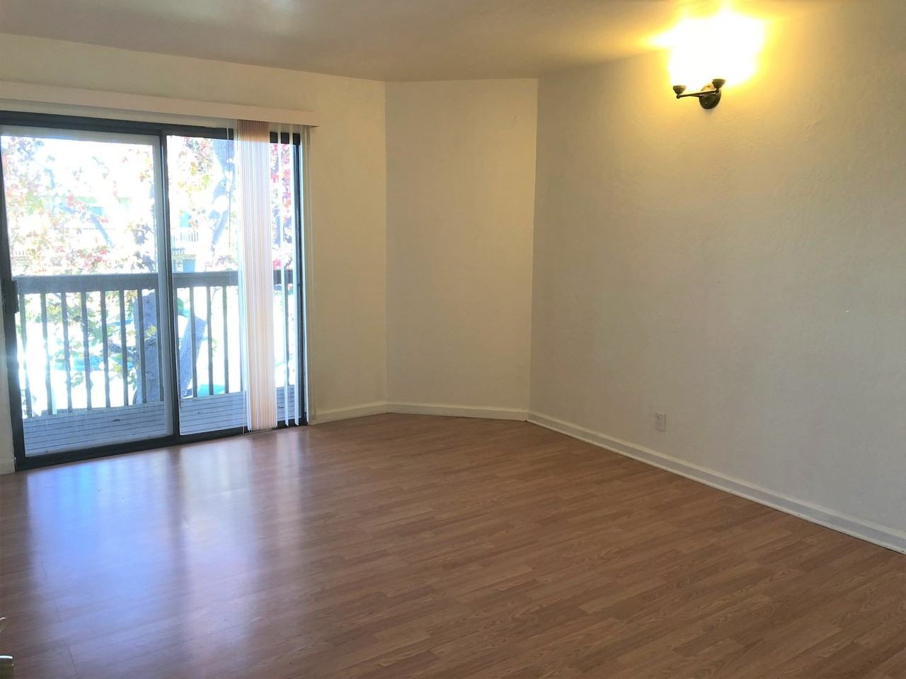 108 Lynbrook Ct - Photo 4 of 7