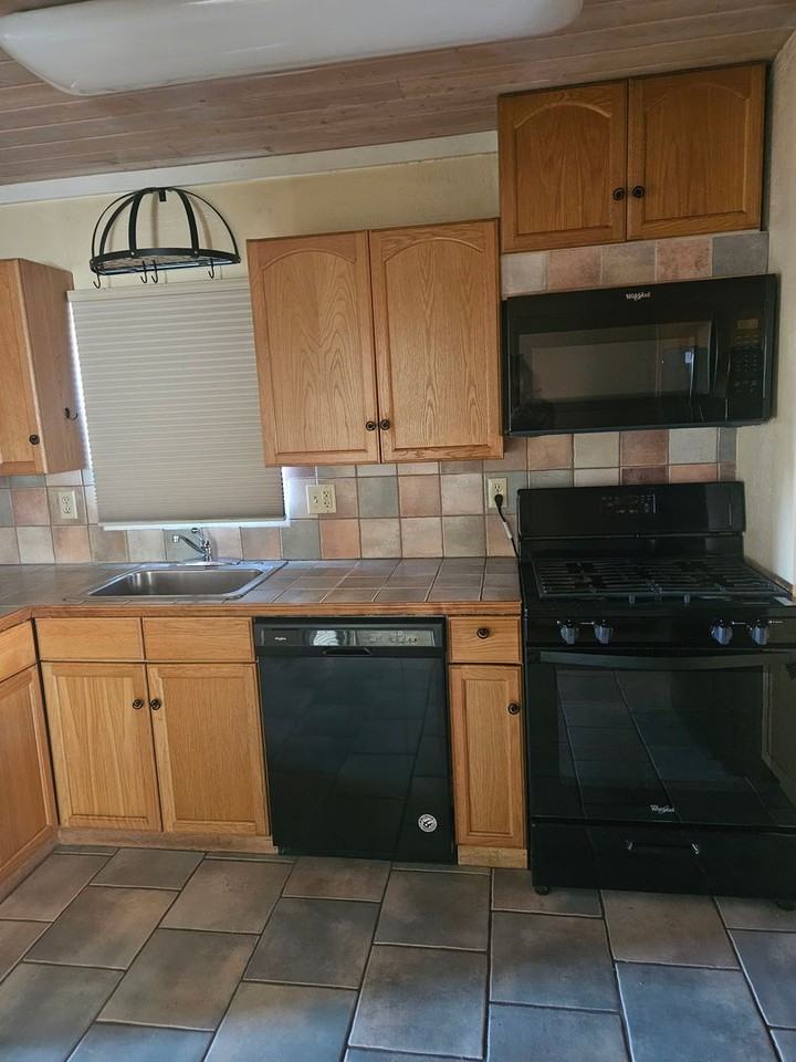 540 Kern Ave - Photo 4 of 14