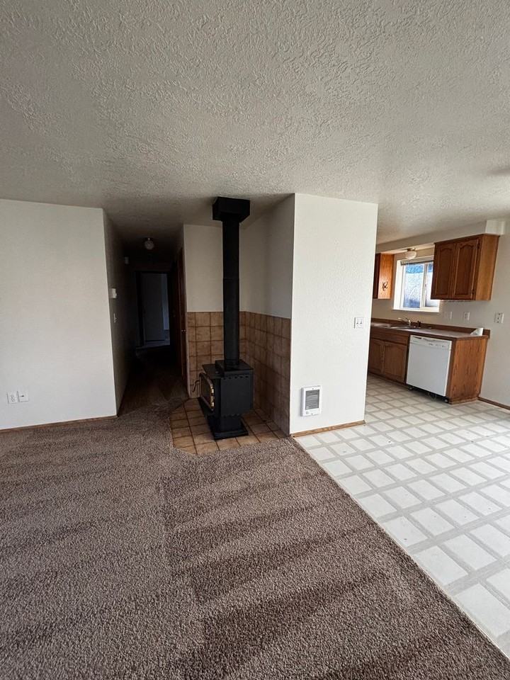 1151 Ne Viking Ct - Photo 3 of 12