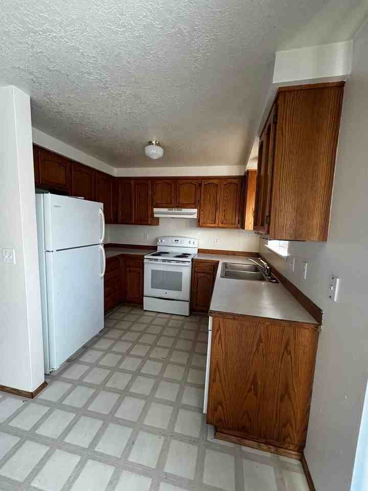 1151 Ne Viking Ct - Photo 5 of 12