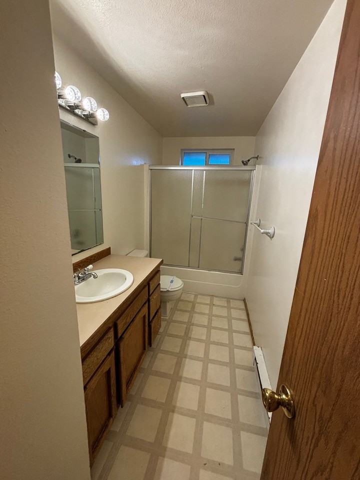 1151 Ne Viking Ct - Photo 6 of 12