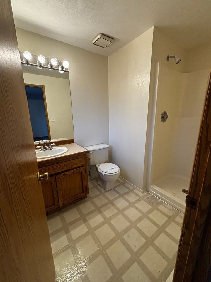 1151 Ne Viking Ct - Photo 7 of 12