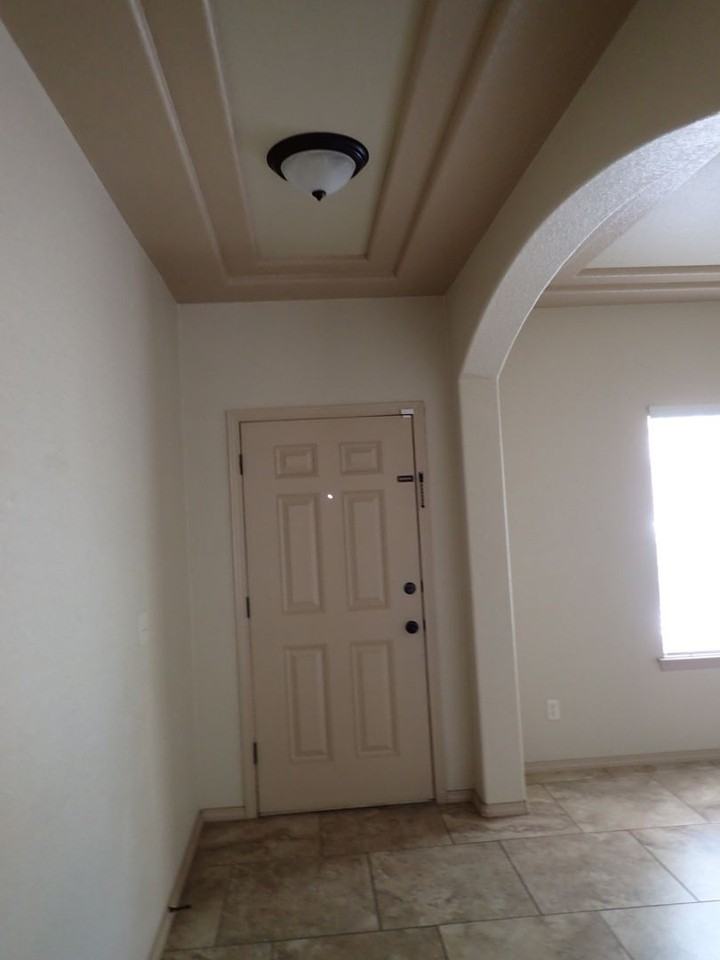 13836 Hollywood Dr - Photo 2 of 31