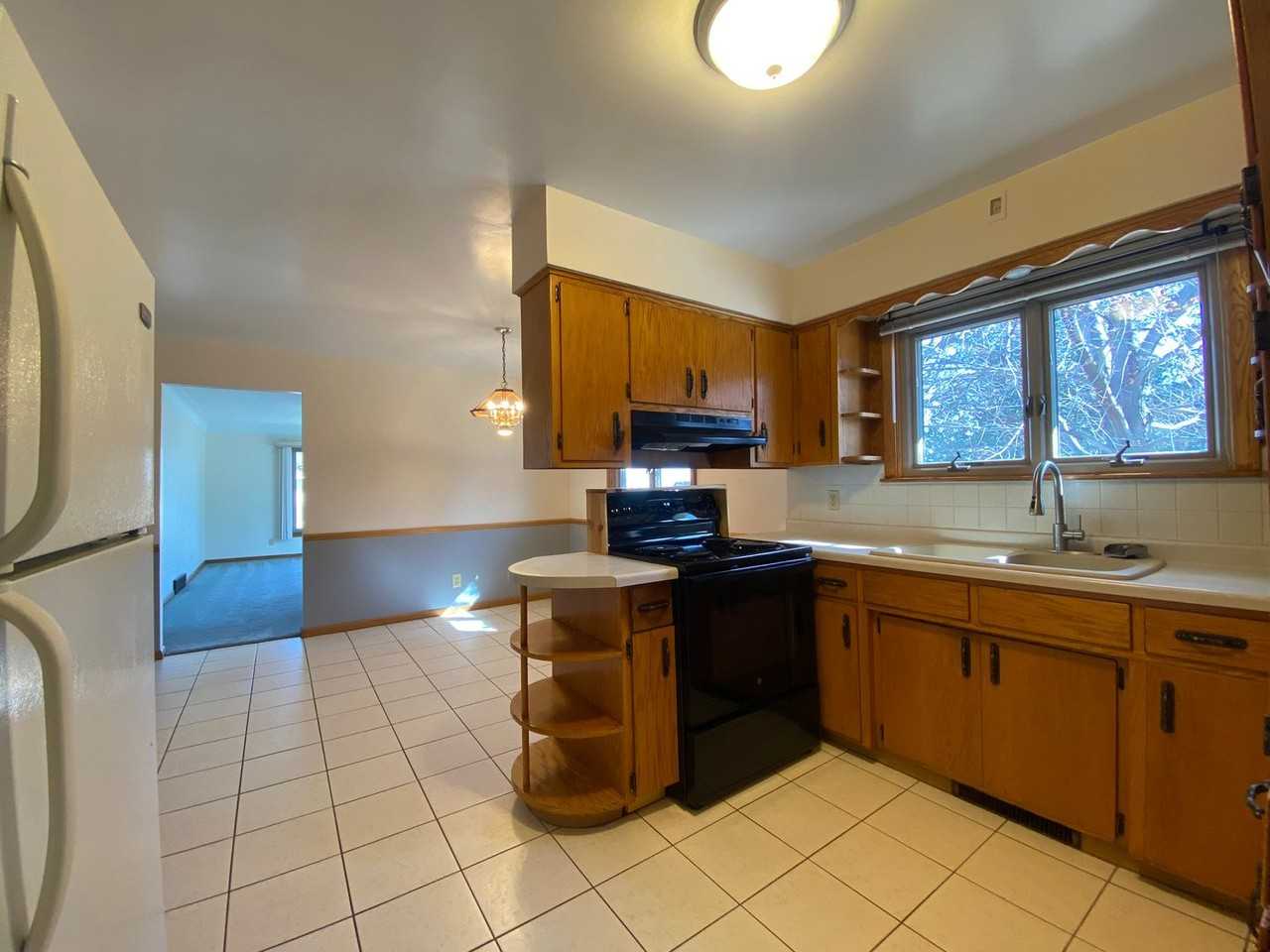 5 Maple St N - Photo 5 of 16