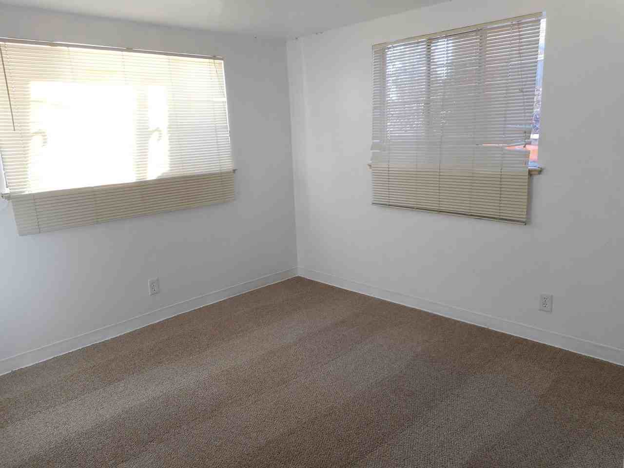 4217 S Acoma St - Photo 6 of 9