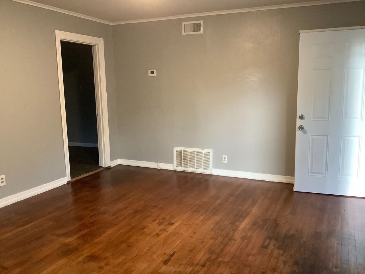 238 E Wyandotte St - Photo 3 of 20