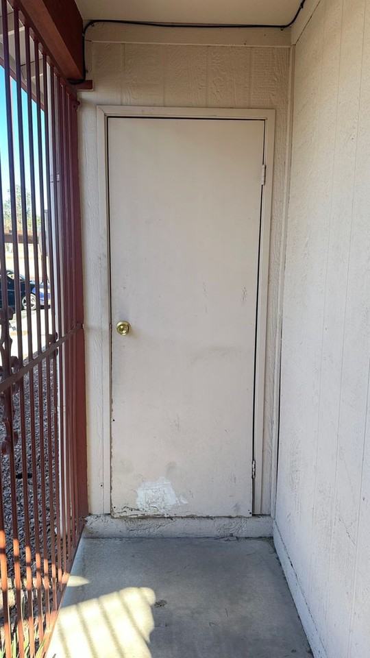 425 N Lamb Blvd - Photo 3 of 23