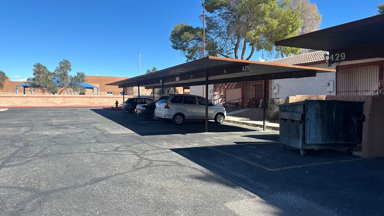 425 N Lamb Blvd - Photo 7 of 23