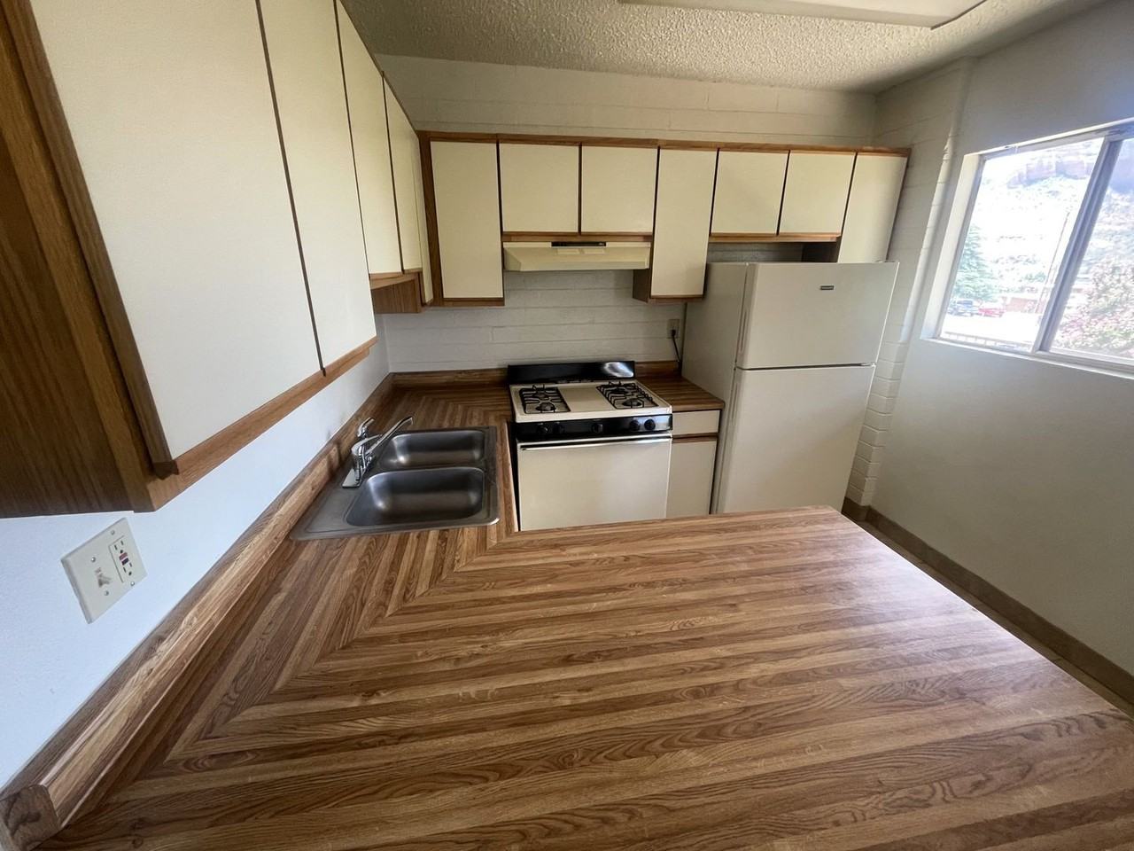 381 Cedar St #11 - Photo 6 of 15